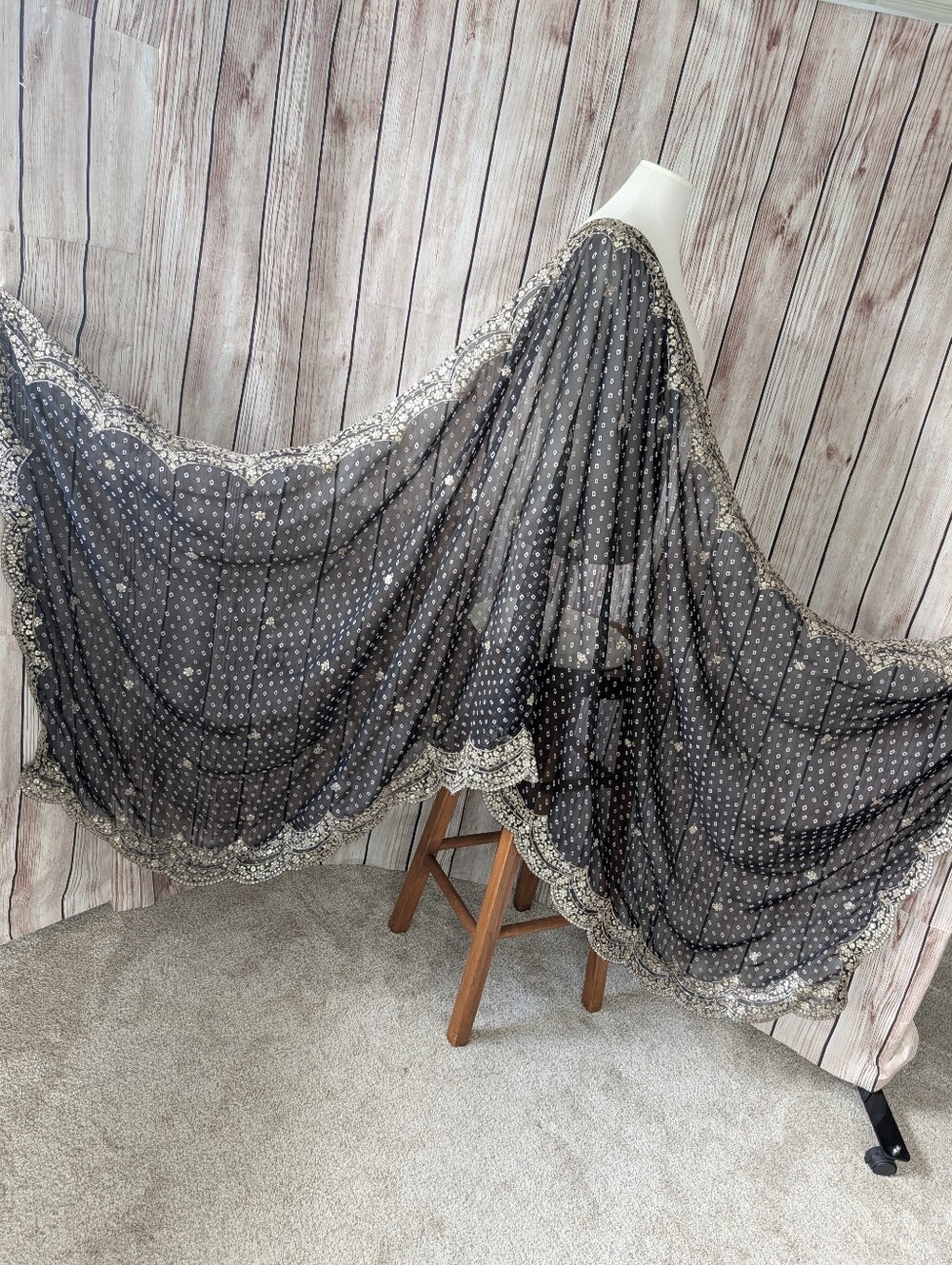 NWOT Black & Gold Bandhani print dupatta scarf